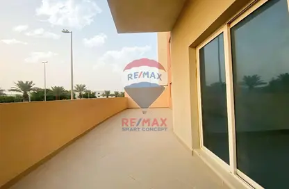Apartment - 2 Bedrooms - 2 Bathrooms for rent in Tower 42 - Al Reef Downtown - Al Reef - Abu Dhabi