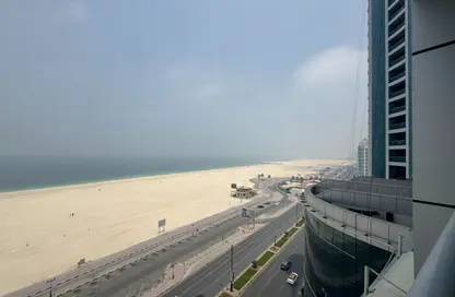 شقة - 2 غرف نوم - 3 حمامات للبيع في مساكن كورنيش عجمان - طريق كورنيش عجمان - عجمان