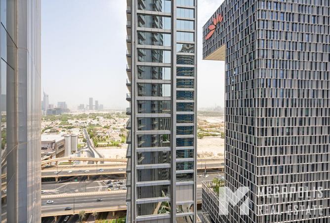 Low Mid Floor | Furnished | Vacant | No Agents