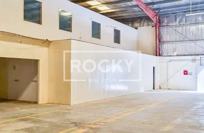 Warehouse - Studio for rent in Umm Ramool - Dubai