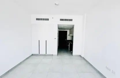 شقة - 1 حمام للايجار في ذا لينك - إيست فييليدج - الجادة - الشارقة