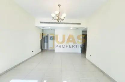 Apartment - 2 Bedrooms - 3 Bathrooms for rent in Yasmeen Building - Al Jaddaf - Dubai
