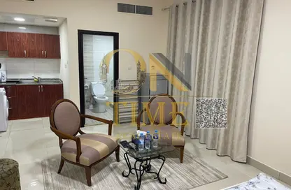 شقة - 1 حمام للايجار في مساكن كورنيش عجمان - طريق كورنيش عجمان - عجمان