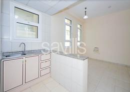 صورةمطبخ لـ: Studio - 1 حمام للكراء في بناية طلال - المجرة - الشارقة, صورة 1