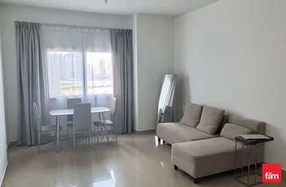 شقة - غرفة نوم - 2 حمامات للبيع في المساكن الحمراء - مدينة دبي الرياضية - دبي