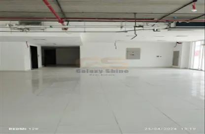 صالة عرض - استوديو - 3 حمامات للايجار في مجمع دبي للإستثمار - دبي