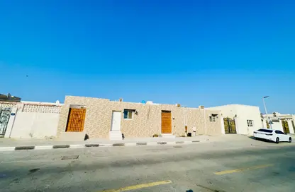 فيلا - 8 غرف نوم - 8 حمامات للايجار في الخان - الشارقة