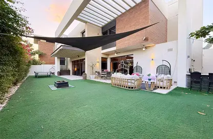 Villa - 4 Bedrooms - 5 Bathrooms for sale in West Yas - Yas Island - Abu Dhabi