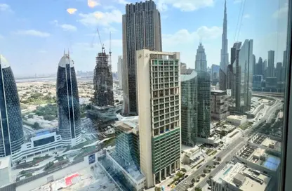 شقة - 3 غرف نوم - 4 حمامات للايجار في برج توينتي فرست سينشري - شارع الشيخ زايد - دبي