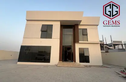 Villa - 4 Bedrooms - 5 Bathrooms for rent in Al Aweer 1 - Al Aweer - Dubai