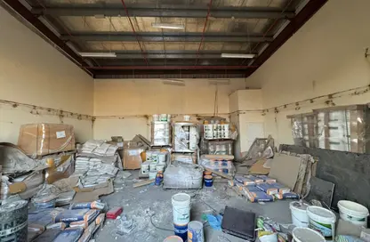 Warehouse - Studio - 1 Bathroom for rent in Al Sajaa - Sharjah
