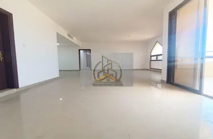 Apartment - 4 Bedrooms - 3 Bathrooms for rent in Hamdan Street - Abu Dhabi