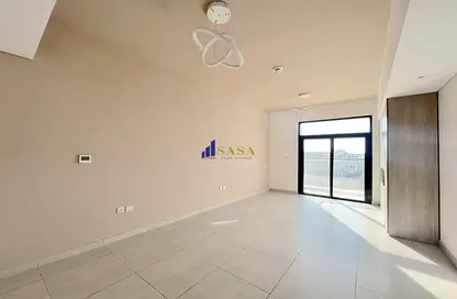 Empty Room image for: Apartment - 1 Bathroom for rent in La Perla Blanca - Jumeirah Village Circle - Dubai, Image 1