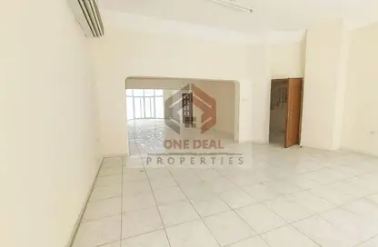 Villa - 4 Bedrooms - 3 Bathrooms for rent in Al Khabisi - Al Ain