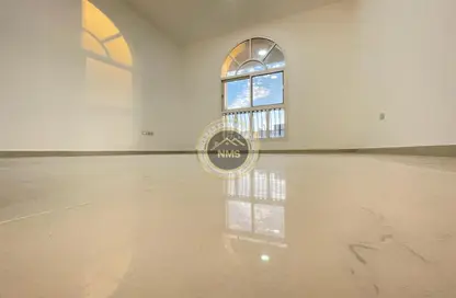 Apartment - Studio - 1 Bathroom for rent in Al Mushrif Villas - Al Mushrif - Abu Dhabi