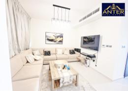 صورةغرفة المعيشة لـ: تاون هاوس - 3 غرف نوم - 3 حمامات للبيع في فلل اكنان - فاردون - داماك هيلز 2 - دبي, صورة 1