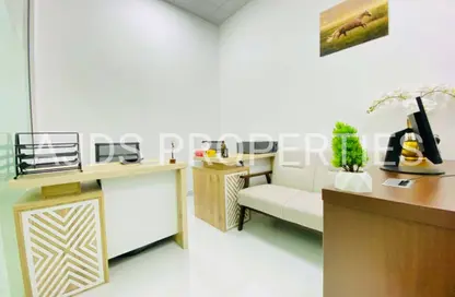 Office Space - Studio - 1 Bathroom for rent in Red Avenue - Al Garhoud - Dubai
