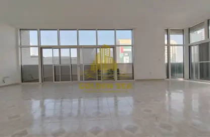 Empty Room image for: Apartment - 3 Bedrooms - 4 Bathrooms for rent in Ganadah Tower - Al Khalidiya - Abu Dhabi, Image 1
