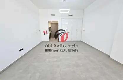 شقة - 1 حمام للايجار في في2 - مدينة دبي الرياضية - دبي