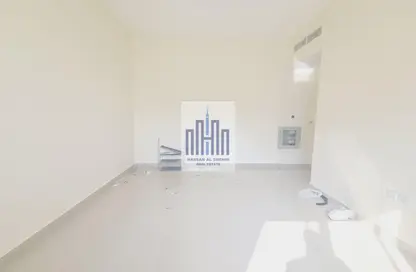 شقة - غرفة نوم - 2 حمامات للايجار في مبنى جي جي كو مويلح - تجارية مويلح - الشارقة