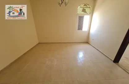 شقة - غرفة نوم - 2 حمامات للايجار في الفلاح - تجارية مويلح - الشارقة