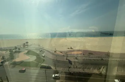 شقة - 2 غرف نوم - 2 حمامات للايجار في مساكن كورنيش عجمان - طريق كورنيش عجمان - عجمان