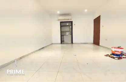 Empty Room image for: Apartment - 1 Bathroom for rent in Khalidiya Centre - Cornich Al Khalidiya - Al Khalidiya - Abu Dhabi, Image 1