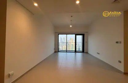 Empty Room image for: Apartment - 2 Bedrooms - 2 Bathrooms for rent in Burj Royale - Downtown Dubai - Dubai, Image 1