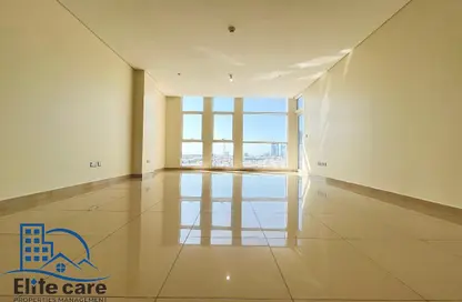 Apartment - 3 Bedrooms - 5 Bathrooms for rent in United Square - Al Khalidiya - Abu Dhabi