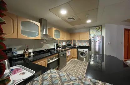 صورة لـ مطبخ شقة - غرفة نوم - 2 حمامات للبيع في B- برج الأمواج - برج الأمواج - دبي مارينا - دبي ، صورة رقم 1