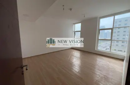 Apartment - 2 Bedrooms - 2 Bathrooms for rent in Thuraya Al Majaz Building - Al Majaz 3 - Al Majaz - Sharjah