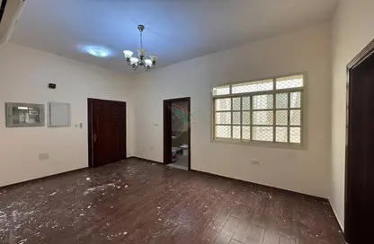 Apartment - 2 Bedrooms - 2 Bathrooms for rent in Al Dafeinah - Asharej - Al Ain