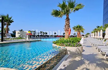 صورة لـ حوض سباحة شقة - 1 حمام للبيع في آيكون سيتي  تاور بي - آيكن سيتي - الخليج التجاري - دبي ، صورة رقم 1