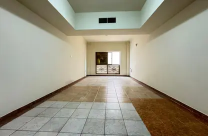 Apartment - Studio - 1 Bathroom for rent in Al Mulla 2 Building - Al Karama - Dubai Apartment - Studio - 1 Bathroom for rent in Al Mulla 2 Building - Al Karama - Dubai