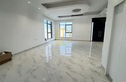 Villa - 5 Bedrooms - 7+ Bathrooms for rent in Al Aweer 1 - Al Aweer - Dubai