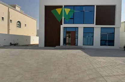 Villa - 5 Bedrooms - 6 Bathrooms for rent in Madinat Al Riyad - Abu Dhabi