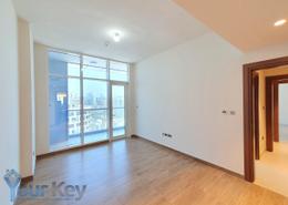 صورةغرفة فارغة لـ: شقة - 2 غرف نوم - 3 حمامات للكراء في برج إلكترا - شارع إلكترا - أبوظبي, صورة 1