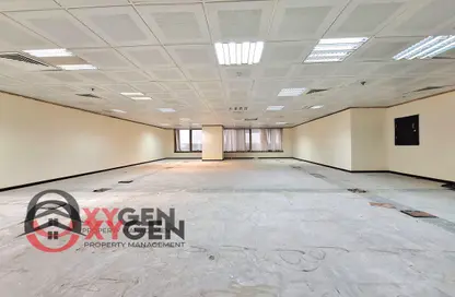 نصف طابق - استوديو - 1 حمام للايجار في برج الغيث - شارع حمدان - أبوظبي