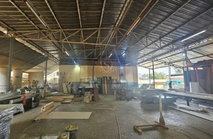 Warehouse - Studio - 5 Bathrooms for rent in Al Qusais Industrial Area 1 - Al Qusais Industrial Area - Al Qusais - Dubai