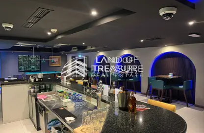 Retail - Studio - 2 Bathrooms for rent in Baniyas Road - Deira - Dubai