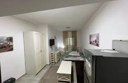 شقة - 1 حمام للايجار في برج الكورنيش - طريق كورنيش عجمان - عجمان شقة - 1 حمام للايجار في برج الكورنيش - طريق كورنيش عجمان - عجمان