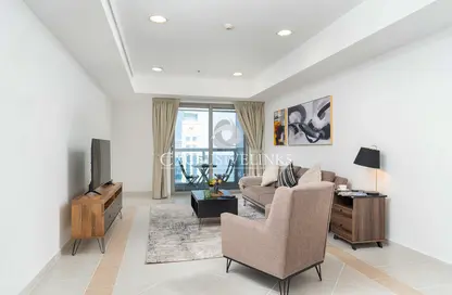 Living Room image for: Apartment - 2 Bedrooms - 2 Bathrooms for rent in Princess Tower - Dubai Marina - Dubai, Image 1