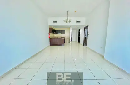 شقة - غرفة نوم - 2 حمامات للايجار في برج ربيعة - مجان - دبي لاند - دبي