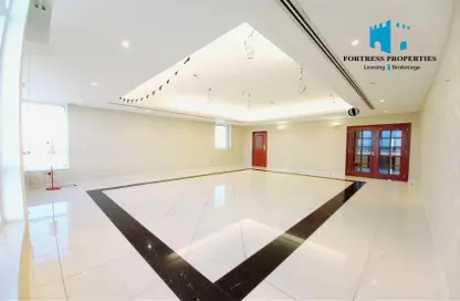 شقة - 4 غرف نوم - 5 حمامات للايجار في عمارة الشيخ أحمد بن مبارك - شارع الكورنيش - أبوظبي