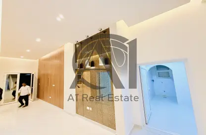 Villa - 5 Bedrooms - 7+ Bathrooms for rent in Al Markhaniya - Al Ain