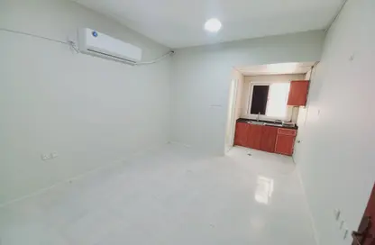 Apartment - Studio - 1 Bathroom for rent in Fire Station Road - Muwaileh - Sharjah Apartment - Studio - 1 Bathroom for rent in Fire Station Road - Muwaileh - Sharjah