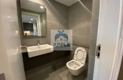 شقة - غرفة نوم - 2 حمامات للايجار في طراز 2 - الجادة - الشارقة