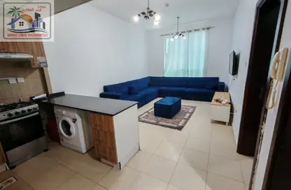 شقة - غرفة نوم - 2 حمامات للايجار في مساكن كورنيش عجمان - طريق كورنيش عجمان - عجمان