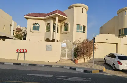 Villa - 4 Bedrooms - 5 Bathrooms for rent in Al Falaj - Al Riqqa - Sharjah