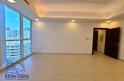 شقة - 2 غرف نوم - 2 حمامات للايجار في برج الإمارات - شارع حمدان - أبوظبي